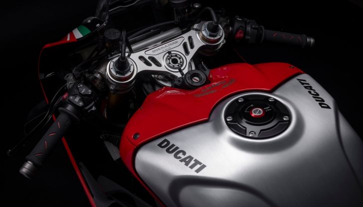 Ducati Panigale V4 SP2 30° Anniversario 916: omaggio all’icona delle supersportive - Foto 1 di 9