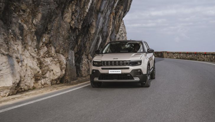 Jeep Avenger e-Hybrid: caratteristiche, design, motore e allestimenti - Foto 14 di 14