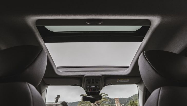 Jeep Avenger e-Hybrid: caratteristiche, design, motore e allestimenti - Foto 4 di 14