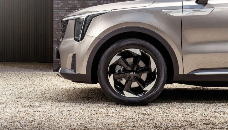 Kia Sorento 2024: caratteristiche, design, motori e interni del nuovo restyling - Foto 6 di 16