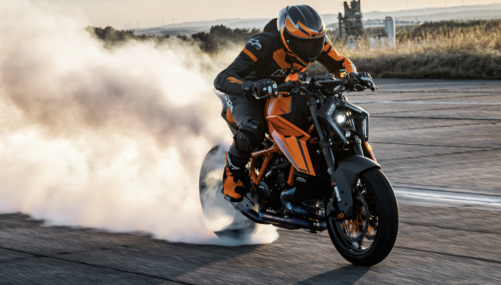 Ktm 1390 Super Duke R e R Evo: hypernaked ai massimi livelli - Foto 9 di 11