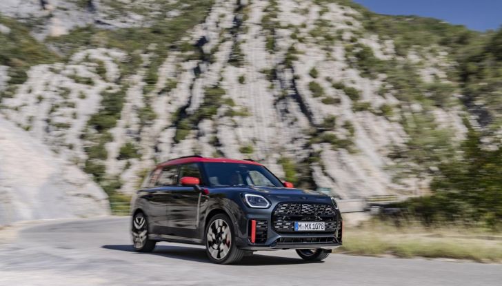 Mini John Cooper Works Countryman 2024: prestazioni al top nel segmento dei crossover - Foto 3 di 99