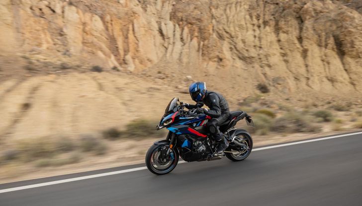 Nuova BMW M 1000 XR: caratteristiche, design e motore della nuova sportiva tedesca - Foto 16 di 70