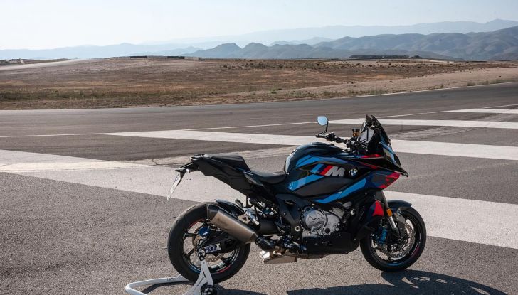 Nuova BMW M 1000 XR: caratteristiche, design e motore della nuova sportiva tedesca - Foto 23 di 70