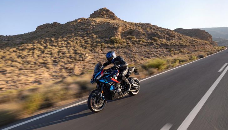 Nuova BMW M 1000 XR: caratteristiche, design e motore della nuova sportiva tedesca - Foto 24 di 70