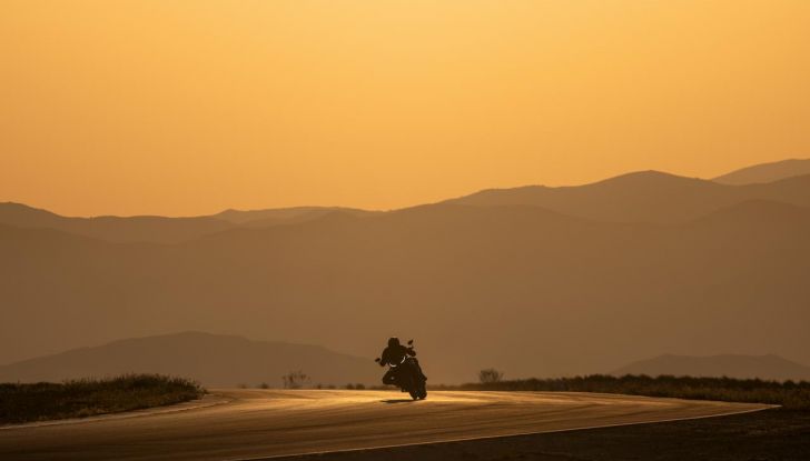 Nuova BMW M 1000 XR: caratteristiche, design e motore della nuova sportiva tedesca - Foto 26 di 70