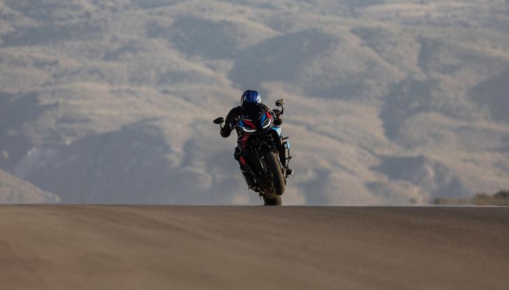 Nuova BMW M 1000 XR: caratteristiche, design e motore della nuova sportiva tedesca - Foto 30 di 70