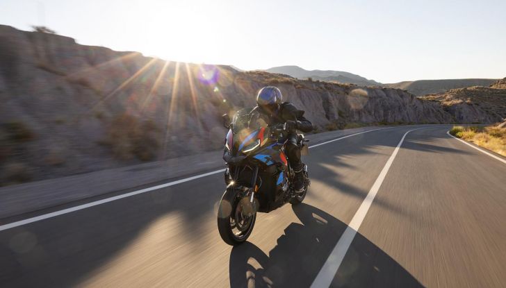 Nuova BMW M 1000 XR: caratteristiche, design e motore della nuova sportiva tedesca - Foto 34 di 70