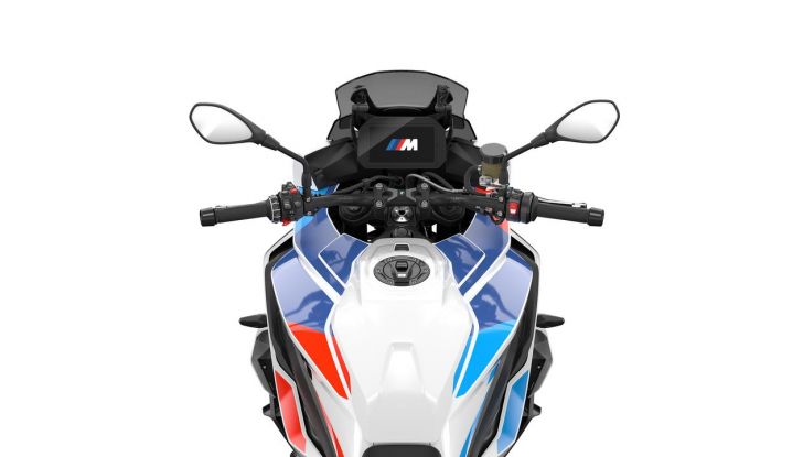 Nuova BMW M 1000 XR: caratteristiche, design e motore della nuova sportiva tedesca - Foto 36 di 70
