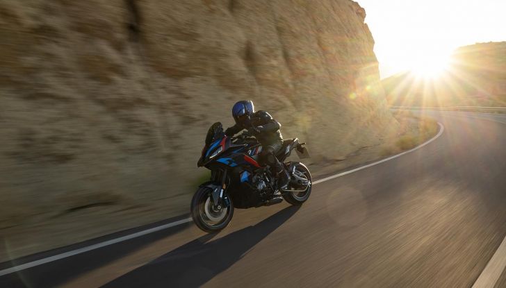 Nuova BMW M 1000 XR: caratteristiche, design e motore della nuova sportiva tedesca - Foto 38 di 70