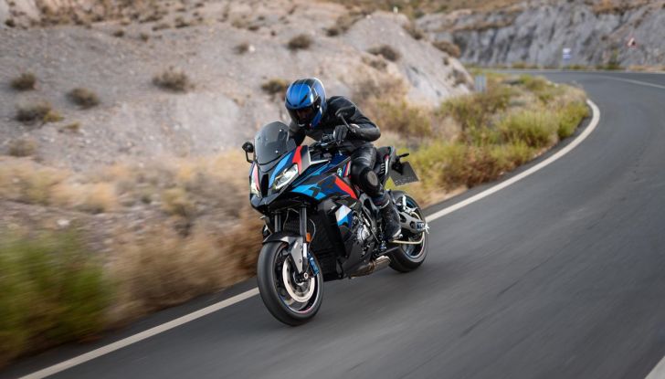Nuova BMW M 1000 XR: caratteristiche, design e motore della nuova sportiva tedesca - Foto 52 di 70