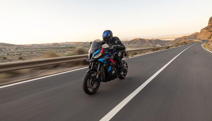 Nuova BMW M 1000 XR: caratteristiche, design e motore della nuova sportiva tedesca - Foto 7 di 70