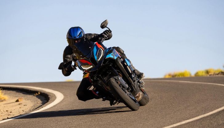 Nuova BMW M 1000 XR: caratteristiche, design e motore della nuova sportiva tedesca - Foto 67 di 70