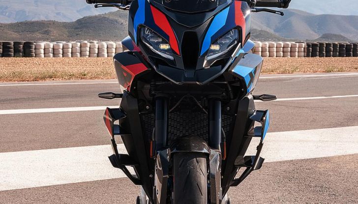 Nuova BMW M 1000 XR: caratteristiche, design e motore della nuova sportiva tedesca - Foto 68 di 70