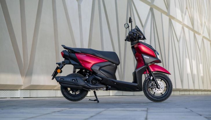 Yamaha RayZR: caratteristiche e colorazioni del nuovo scooter per la città - Foto 16 di 23