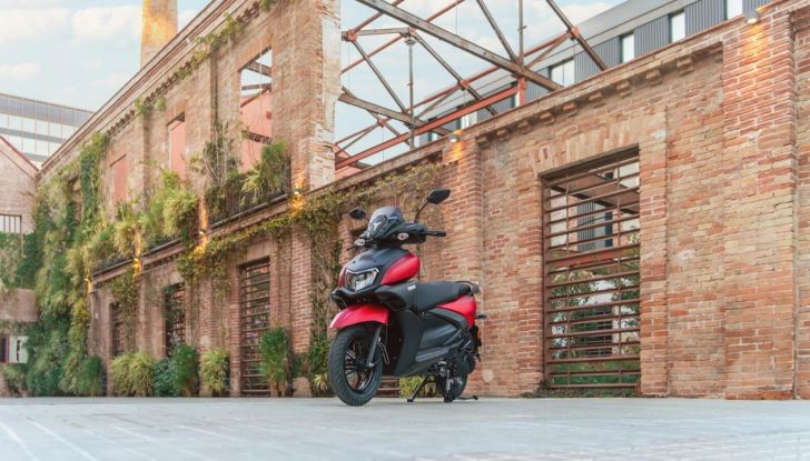 Yamaha RayZR: caratteristiche e colorazioni del nuovo scooter per la città - Foto 13 di 23