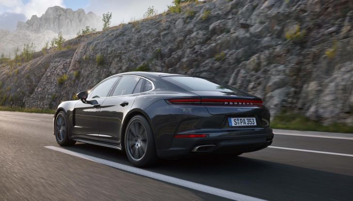 Porsche Panamera 2024: caratteristiche, design, interni, motori e prezzi - Foto 35 di 59