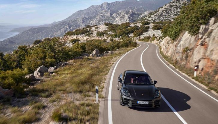 Porsche Panamera 2024: caratteristiche, design, interni, motori e prezzi - Foto 38 di 59