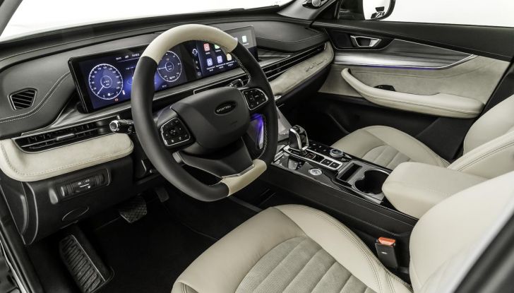 Sportequipe 8 Hybrid Plug-In: debutta il nuovo SUV top di gamma del brand italiano - Foto 17 di 51