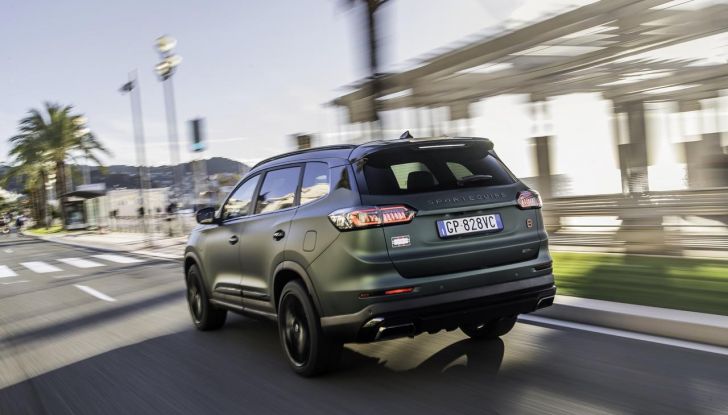 Sportequipe 8 Hybrid Plug-In: debutta il nuovo SUV top di gamma del brand italiano - Foto 41 di 51