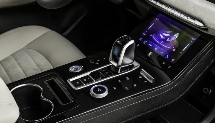 Sportequipe 8 Hybrid Plug-In: debutta il nuovo SUV top di gamma del brand italiano - Foto 10 di 51