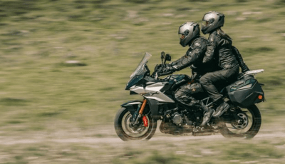 Guidare in due sulla moto: tutte le regole per viaggiare in sicurezza