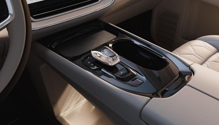 Volvo EM90: design, abitacolo, autonomia, caratteristiche e prestazioni - Foto 18 di 67