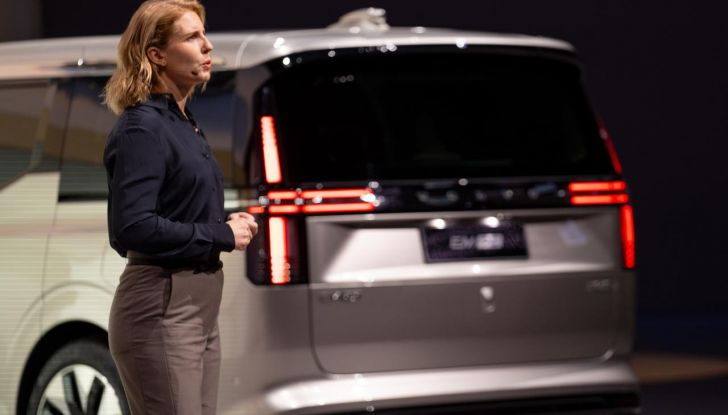 Volvo EM90: design, abitacolo, autonomia, caratteristiche e prestazioni - Foto 24 di 67