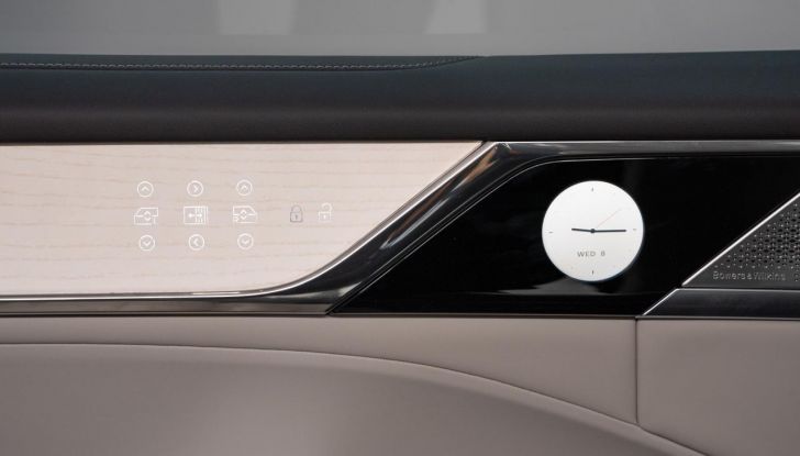 Volvo EM90: design, abitacolo, autonomia, caratteristiche e prestazioni - Foto 27 di 67