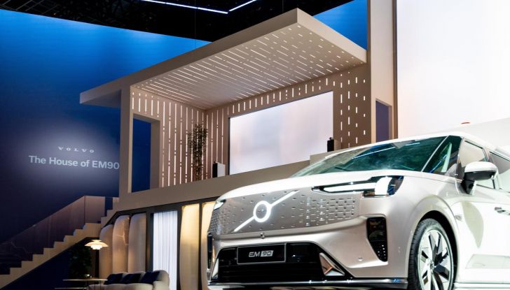 Volvo EM90: design, abitacolo, autonomia, caratteristiche e prestazioni - Foto 48 di 67