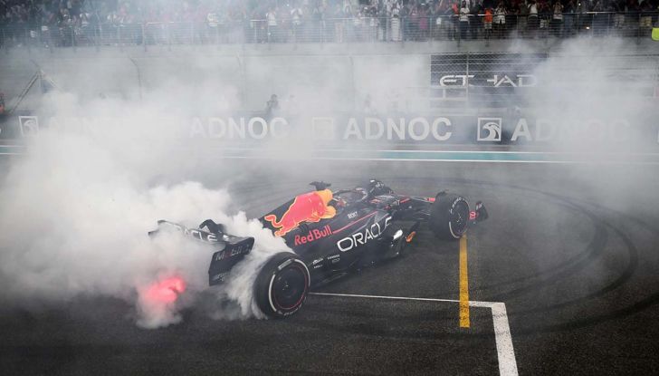 F1 2023, GP Abu Dhabi: Verstappen cala il sipario con l’ennesima vittoria - Foto 1 di 10