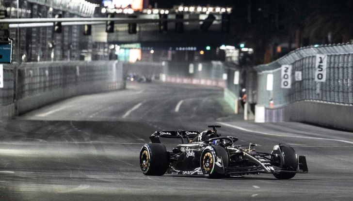 F1 2023, GP Las Vegas: Verstappen beffa Leclerc, Perez sul podio - Foto 9 di 10