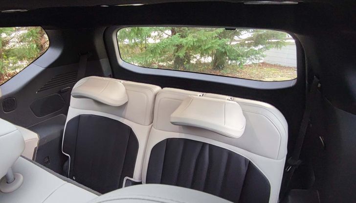 Kia EV9 2023: prova su strada, autonomia e prezzi del futuristico SUV elettrico - Foto 13 di 17