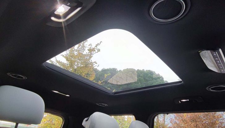 Kia EV9 2023: prova su strada, autonomia e prezzi del futuristico SUV elettrico - Foto 17 di 17