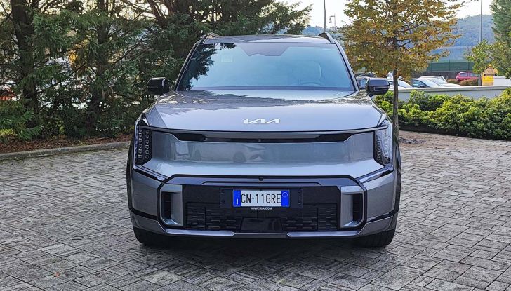 Kia EV9 2023: prova su strada, autonomia e prezzi del futuristico SUV elettrico - Foto 2 di 17