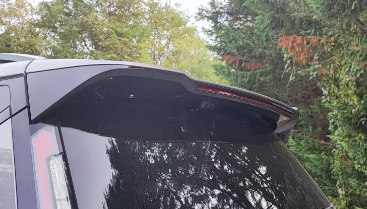 Kia EV9 2023: prova su strada, autonomia e prezzi del futuristico SUV elettrico - Foto 6 di 17