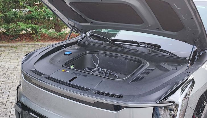 Kia EV9 2023: prova su strada, autonomia e prezzi del futuristico SUV elettrico - Foto 8 di 17