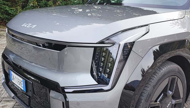 Kia EV9 2023: prova su strada, autonomia e prezzi del futuristico SUV elettrico - Foto 9 di 17