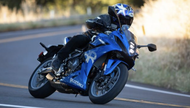 Nuova Suzuki GSX-8R 2024 caratteristiche tecniche e prezzo - Foto 1 di 11