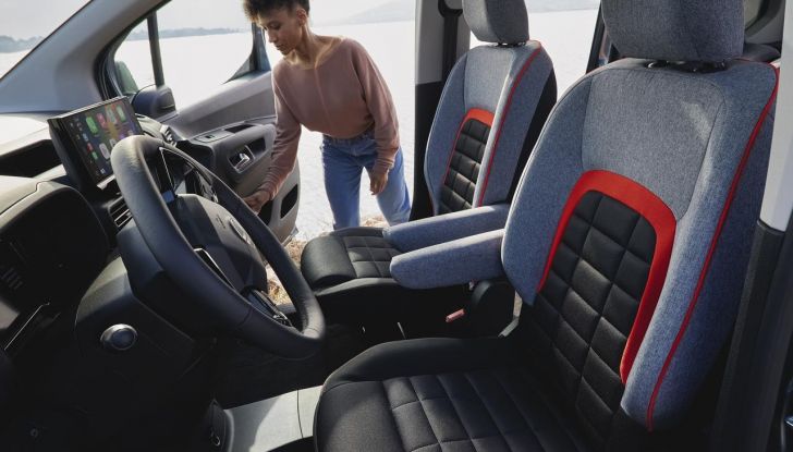 Citroën Berlingo 2024 è ordinabile in Italia in due allestimenti - Foto 35 di 48