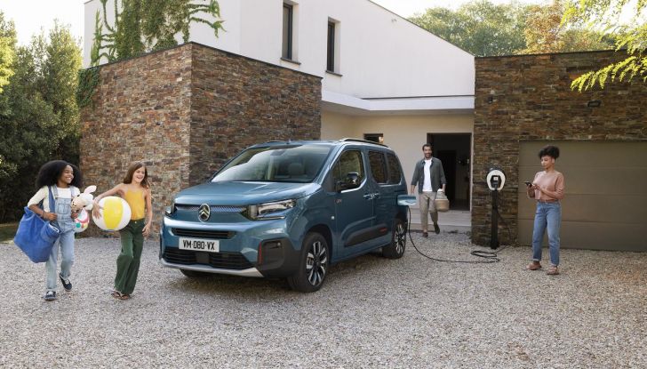 Citroën Berlingo 2024 è ordinabile in Italia in due allestimenti - Foto 31 di 48
