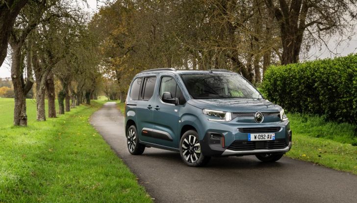 Citroën Berlingo 2024 è ordinabile in Italia in due allestimenti - Foto 8 di 48