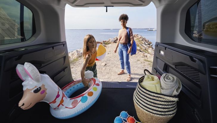 Citroën Berlingo 2024 è ordinabile in Italia in due allestimenti - Foto 40 di 48