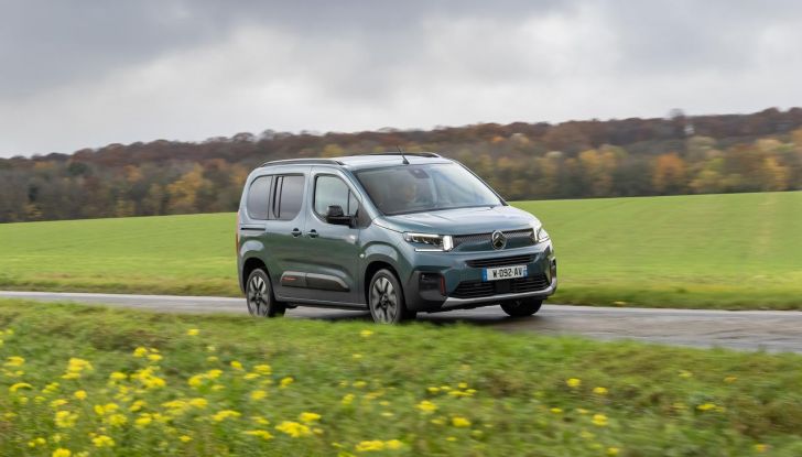 Citroën Berlingo 2024 è ordinabile in Italia in due allestimenti - Foto 2 di 48
