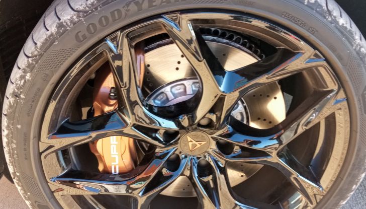 Cupra Formentor VZ5 BAT e Ateca Tribe Edition prova su strada e caratteristiche tecniche - Foto 20 di 25