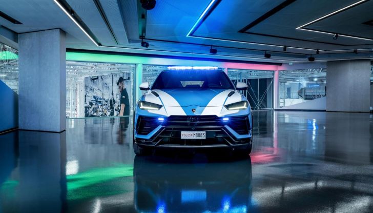 Lamborghini Urus Performante si arruola nella Polizia di Stato - Foto 12 di 17