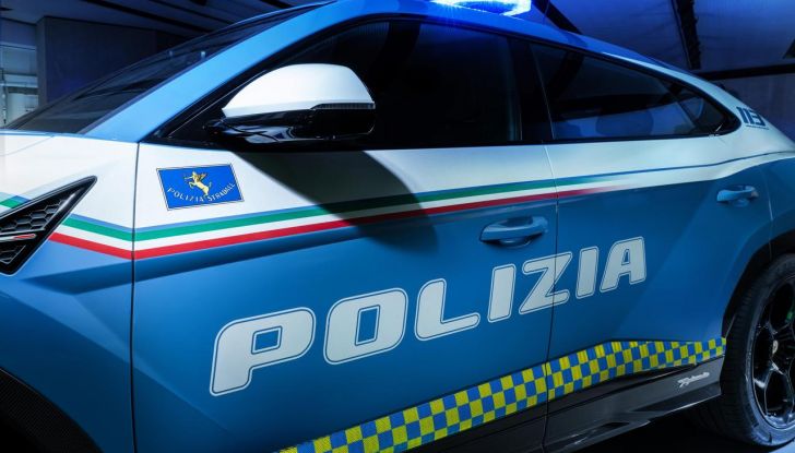 Lamborghini Urus Performante si arruola nella Polizia di Stato - Foto 5 di 17