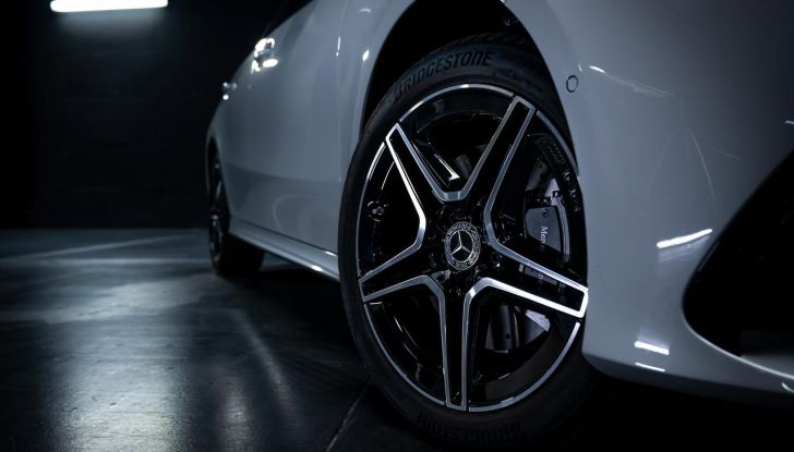 Mercedes A 250 e Vibes: caratteristiche, dotazioni, design e interni della special edition - Foto 10 di 13