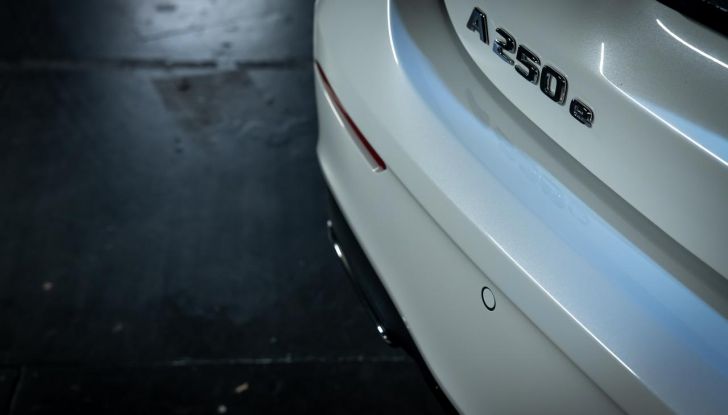 Mercedes A 250 e Vibes: caratteristiche, dotazioni, design e interni della special edition - Foto 9 di 13