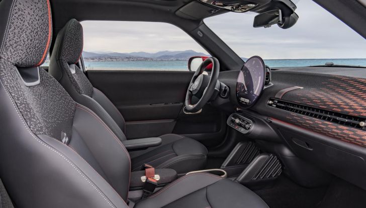 Mini Cooper SE JCW: caratteristiche, design, autonomia, motore e interni della nuova sportiva elettrica - Foto 44 di 51